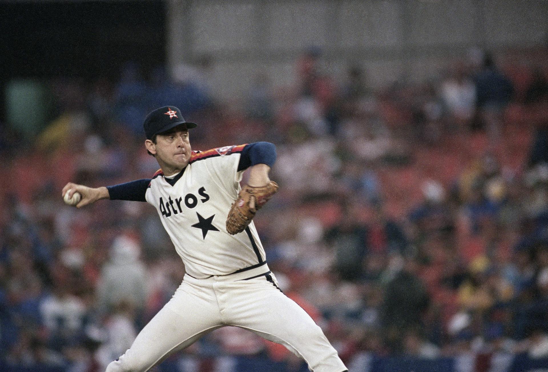 Nolan Ryan pitching in 1986