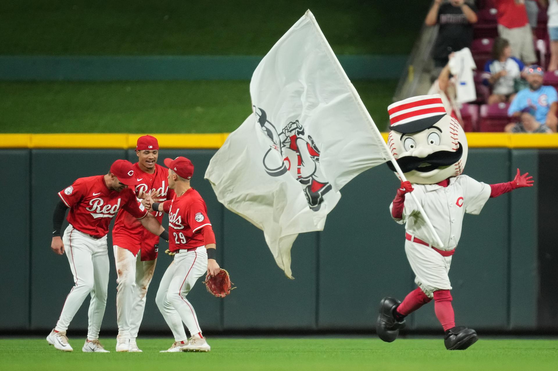 Reds celebrate after win over Cubs