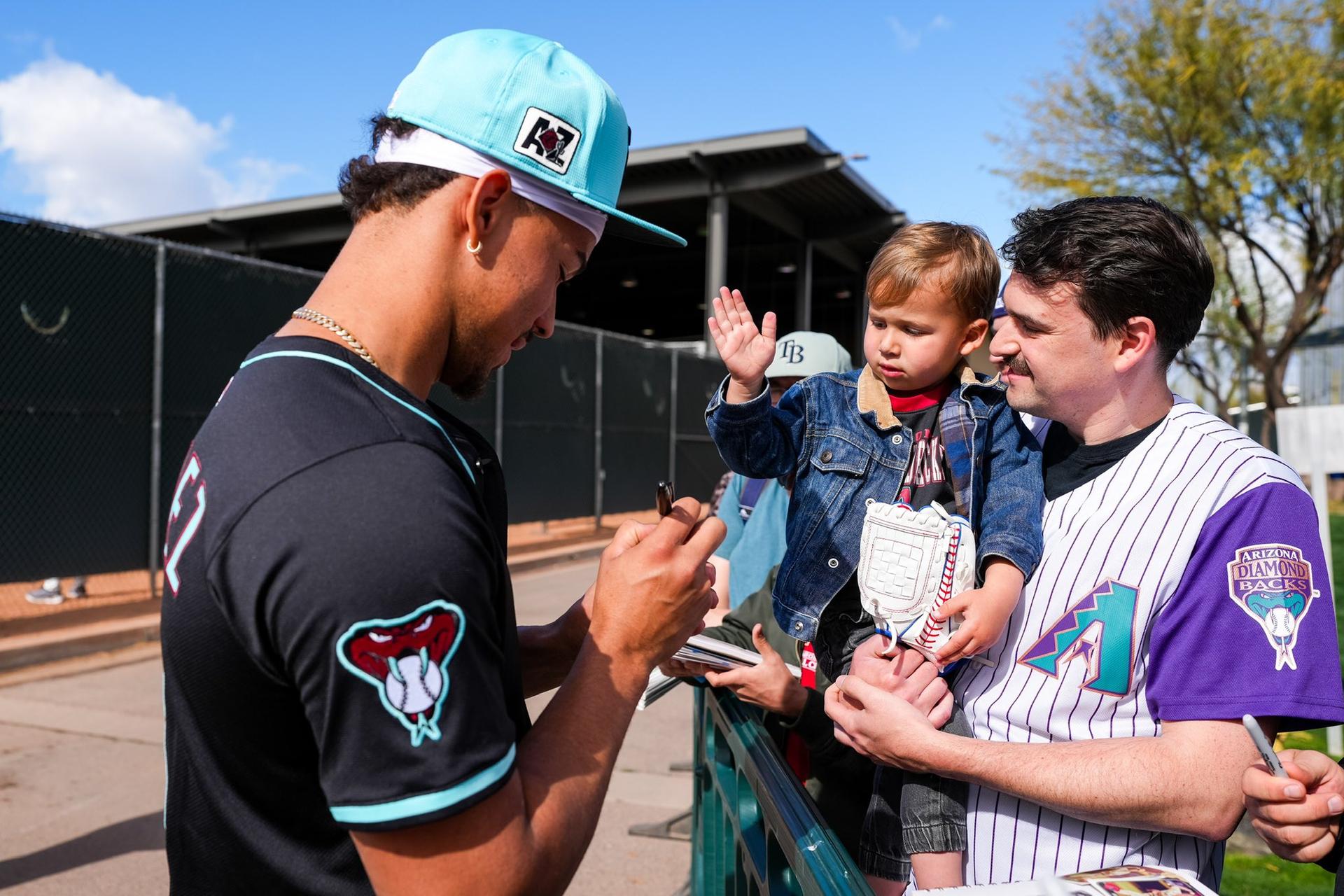 Justin Martinez signs autographs for fans