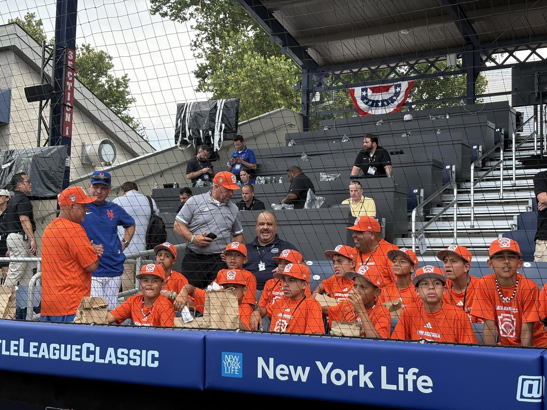 Carlos Mendoza and Venezuelan Little League team