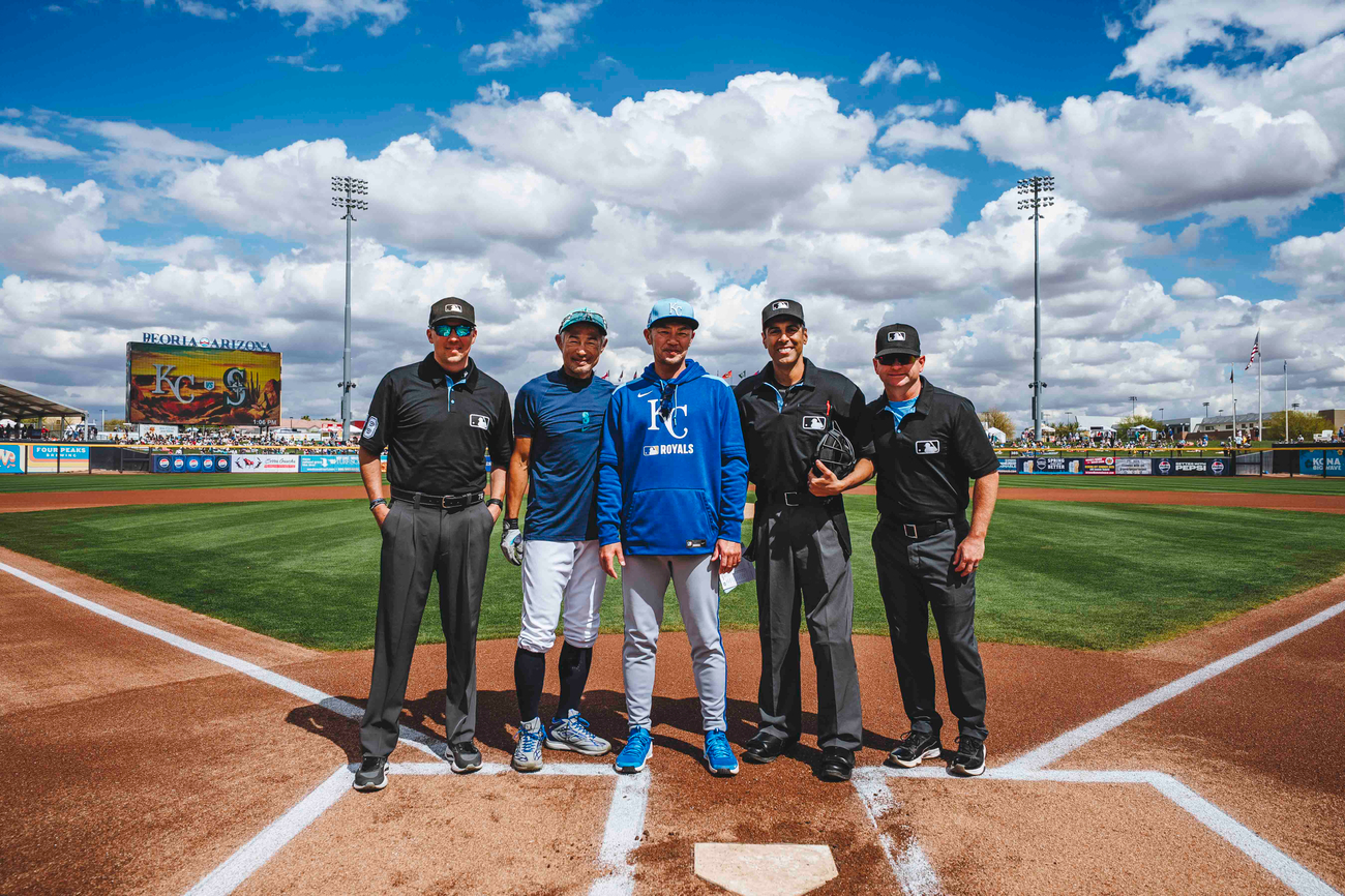 Ichiro Suzuki and Kazuya Fukuura (Photo: Jason Hanna/Kansas City Royals)