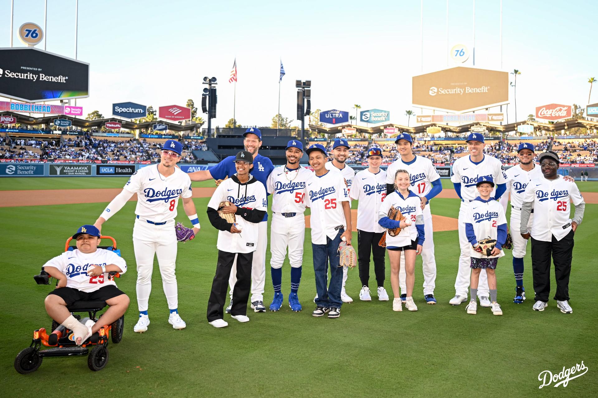 Dodgers meet with Make-A-Wish kids