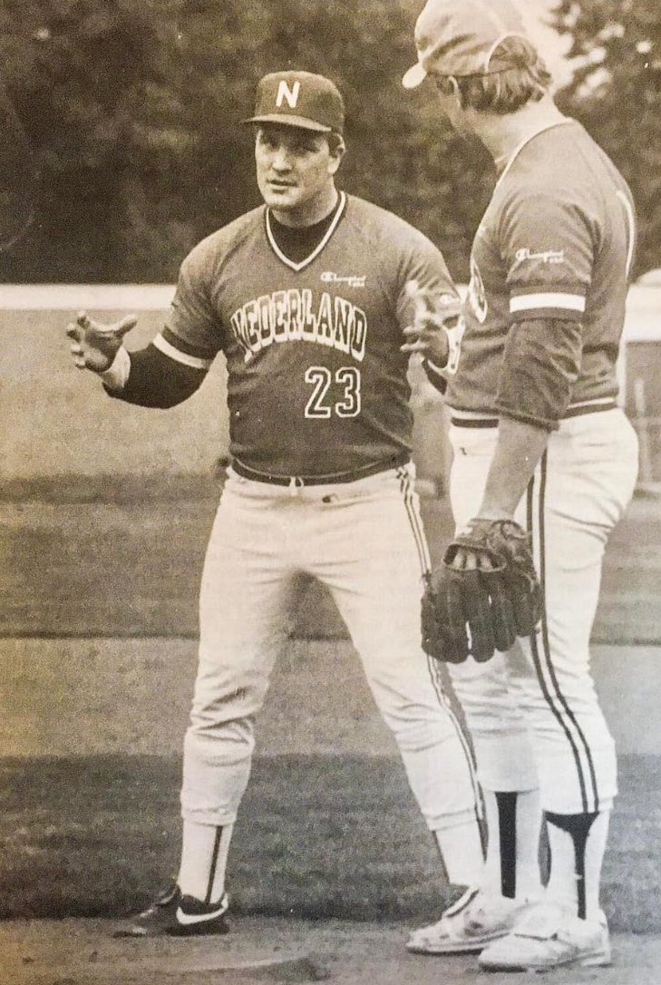 Pat Murphy speaks to a player on the Netherlands national team in 1987. Photo courtesy Eric de Vries' personal archive.