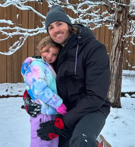 Kevin Gausman and his daughter