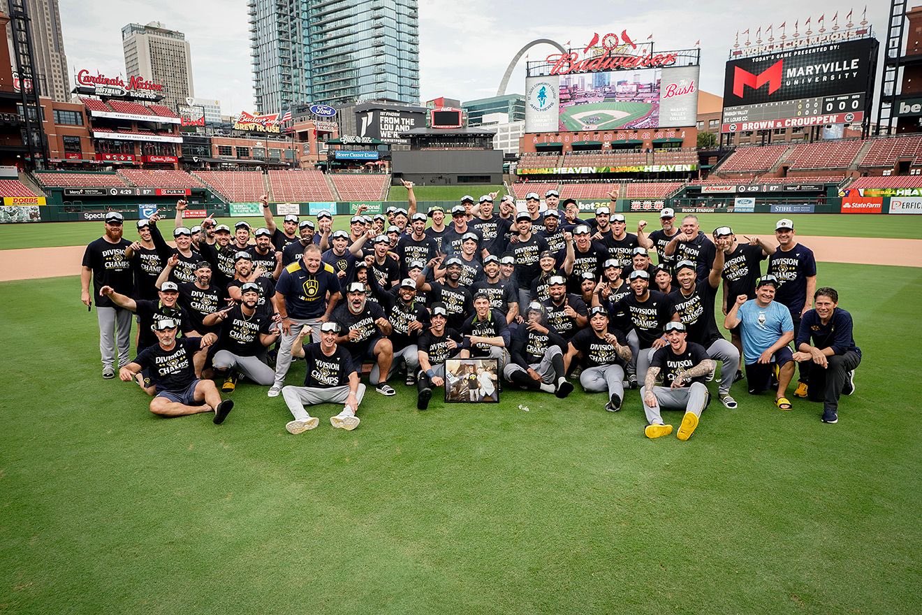 The Brewers pose for a celebratory team photo