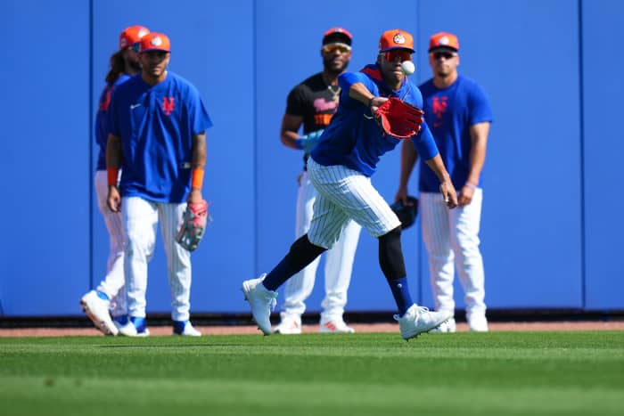 Mets players go through outfield drills