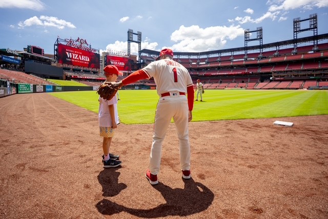 Ozzie Smith gives fielding tips to a young camper