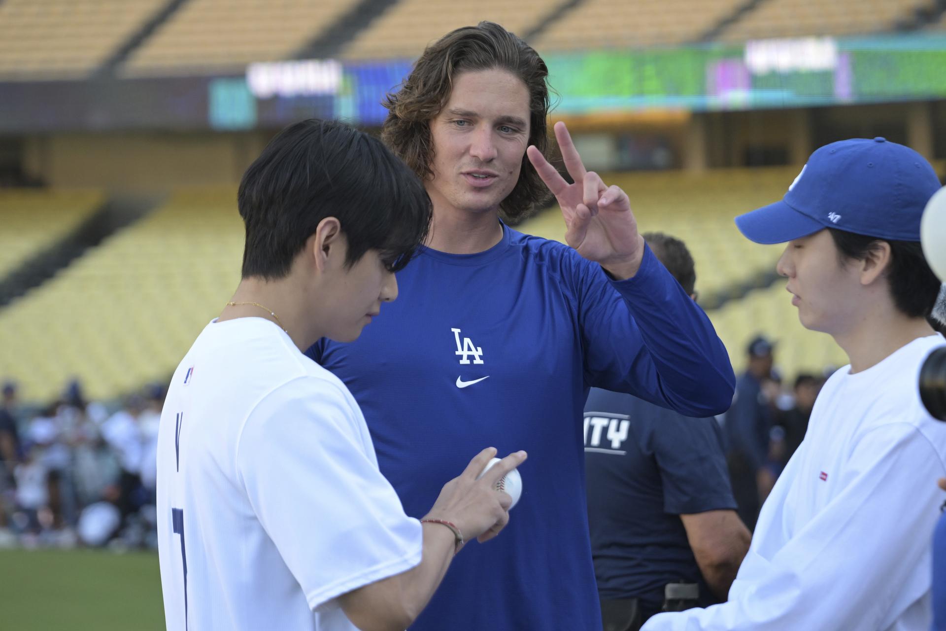 V and Tyler Glasnow