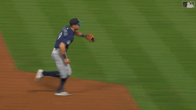 An animated gif of Mariners third baseman Ben Williamson making a barehanded play
