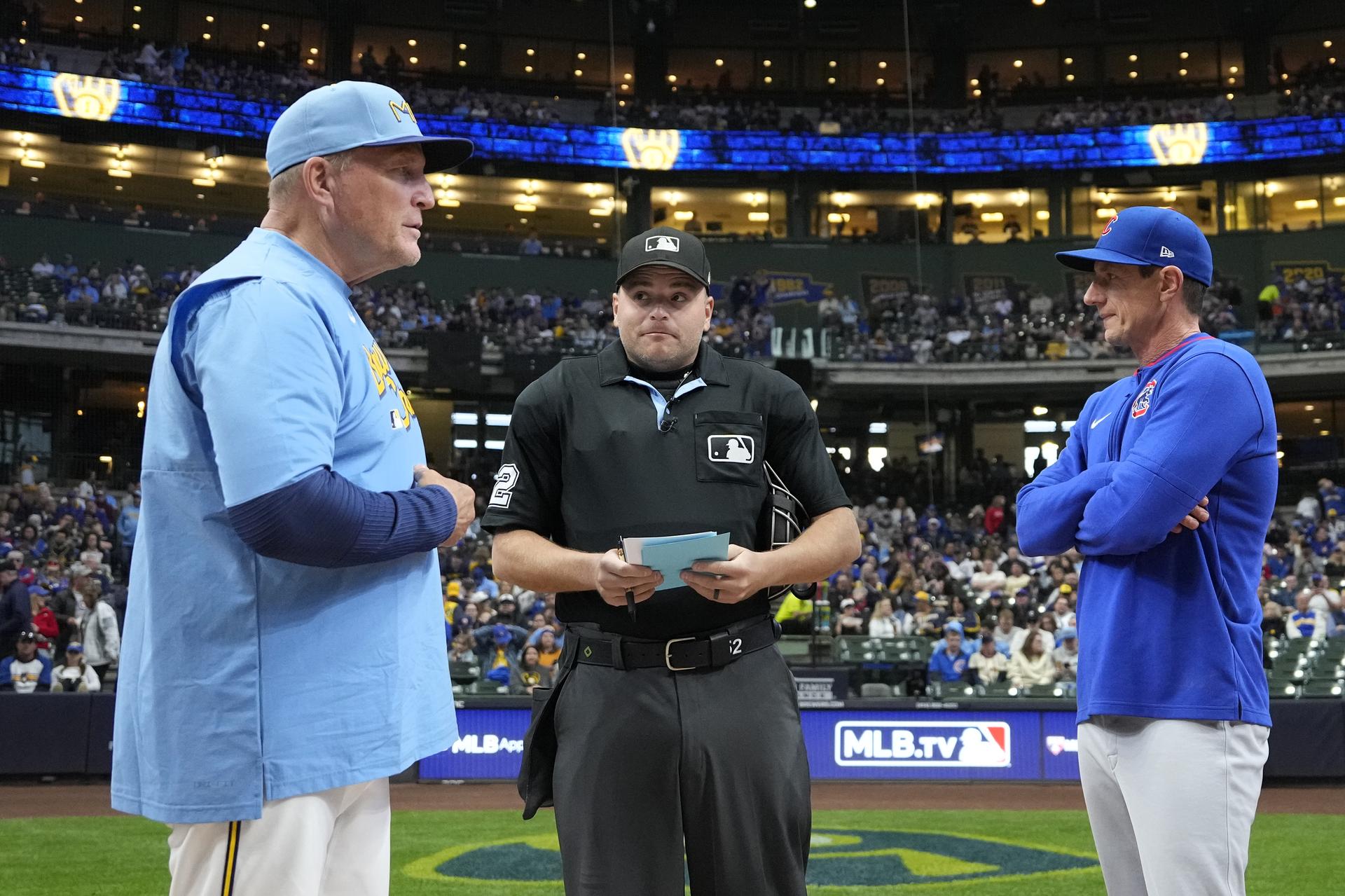 Pat Murphy and Craig Counsell meet in NLDS