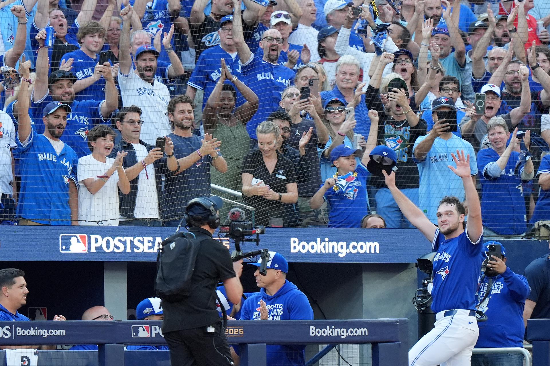 Trey Yesavage acknowledges Blue Jays fans' standing ovation