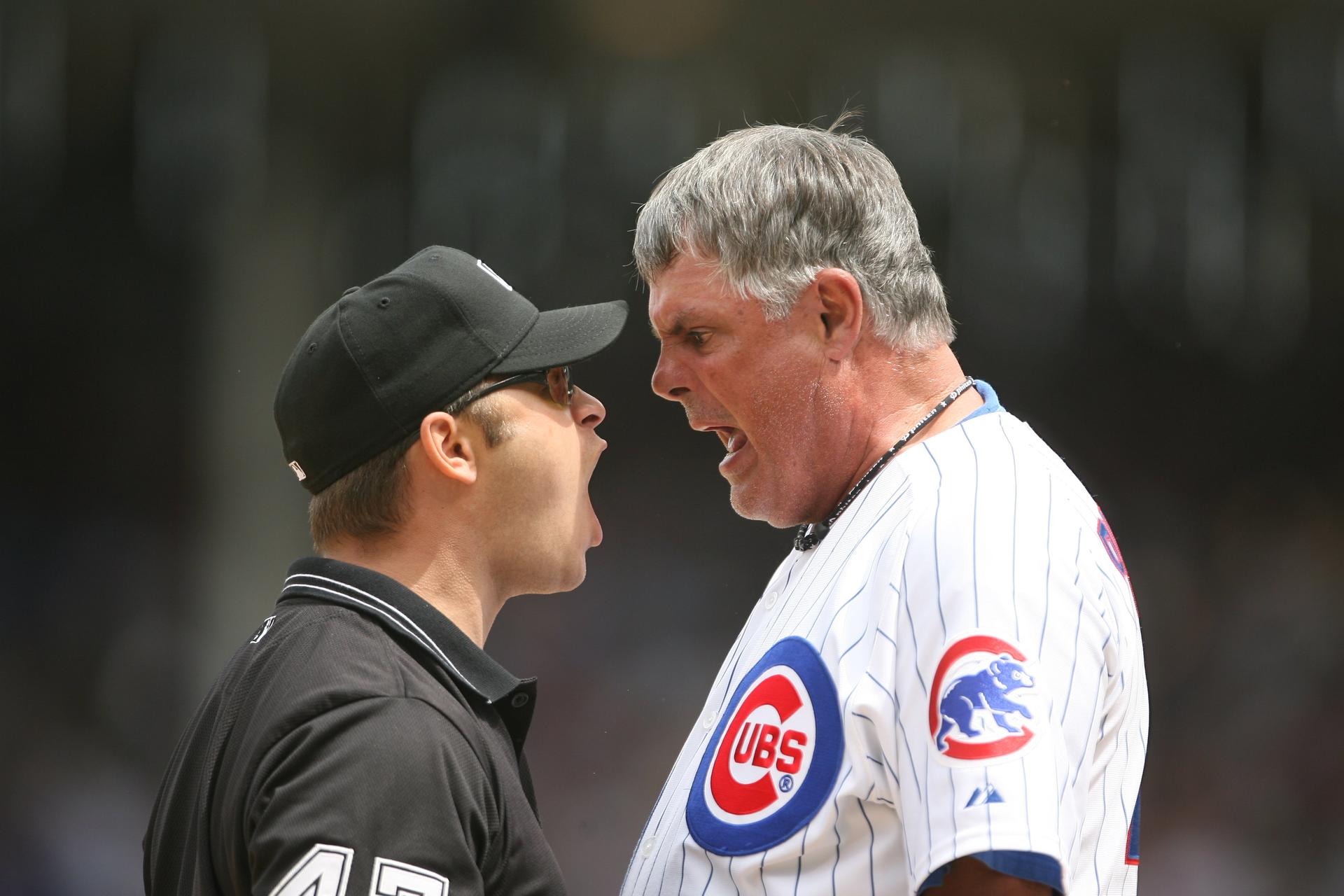 Lou Piniella disagrees with an umpire