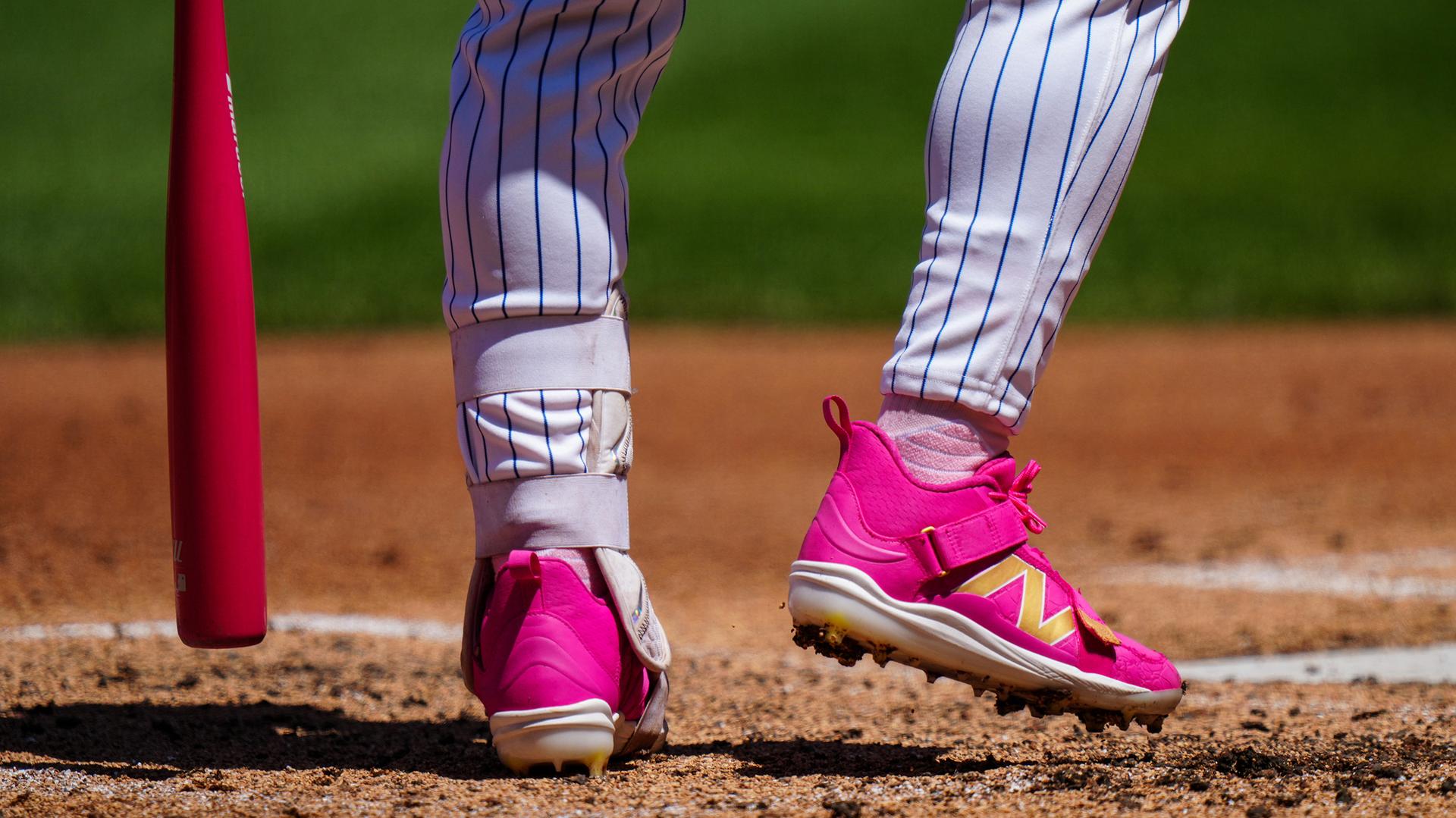 Francisco Lindor's pink cleats