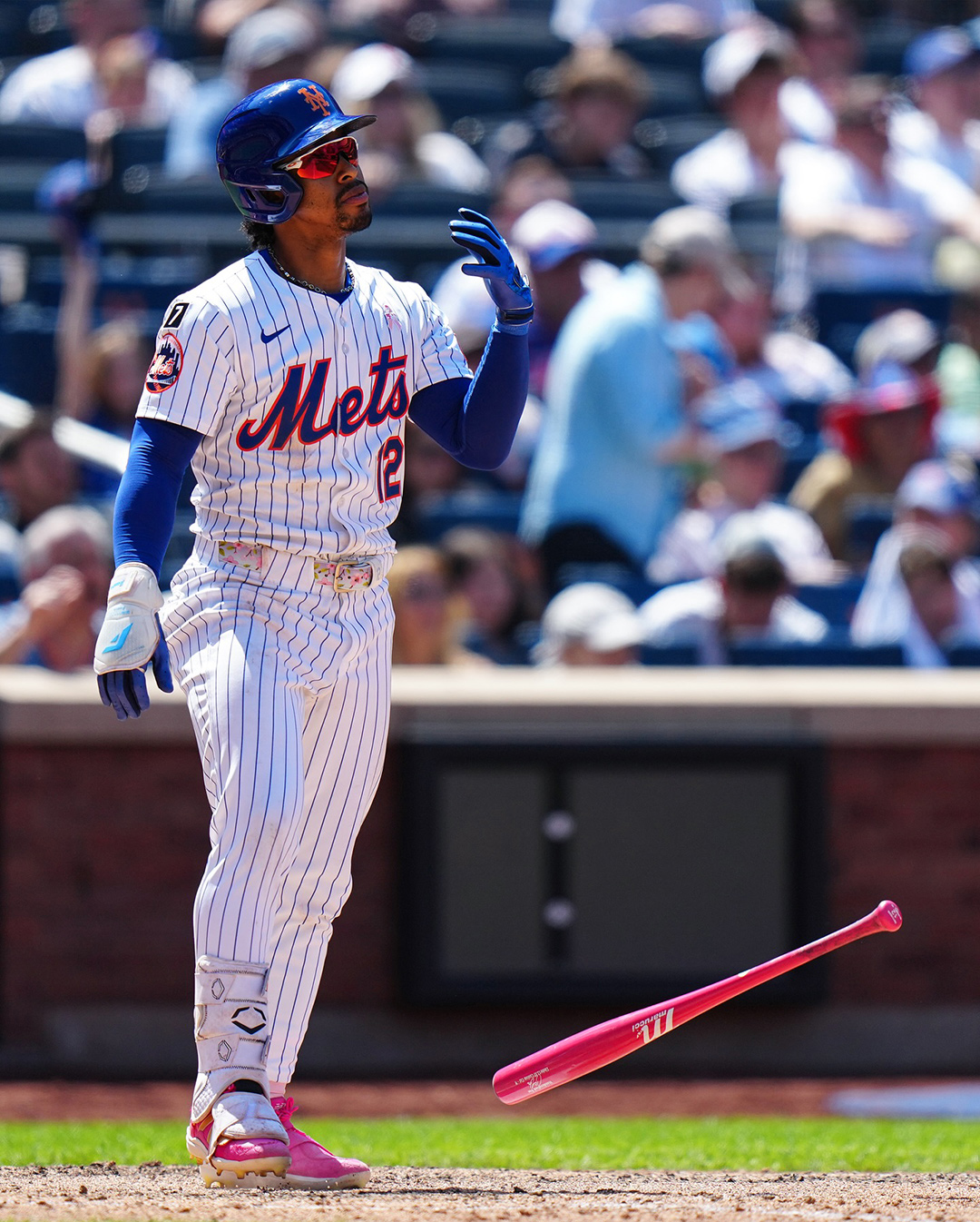 Francisco Lindor flips his pink bat after homering on Mother's Day