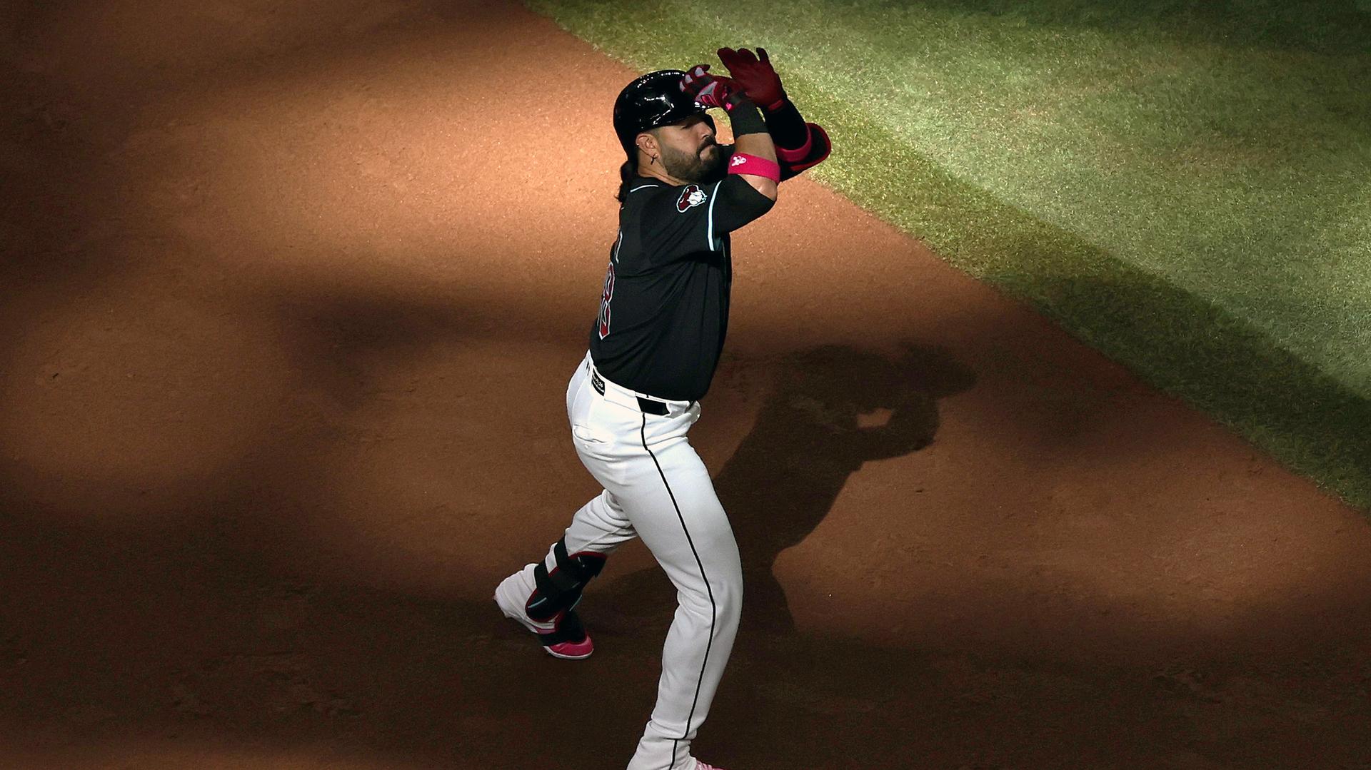 Eugenio Suárez celebrates one of his two home runs