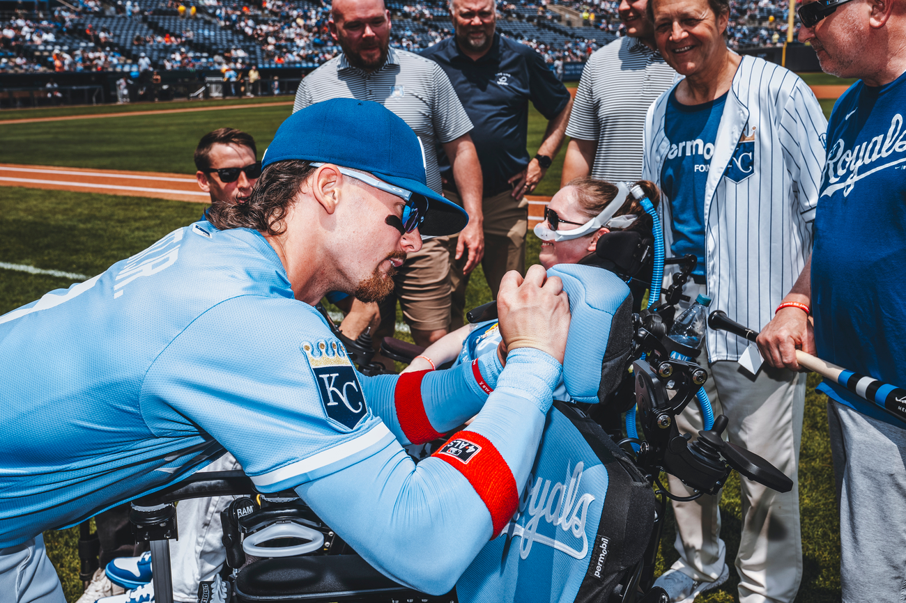 Bobby Witt Jr. signing Sarah Nauser's new wheelchair