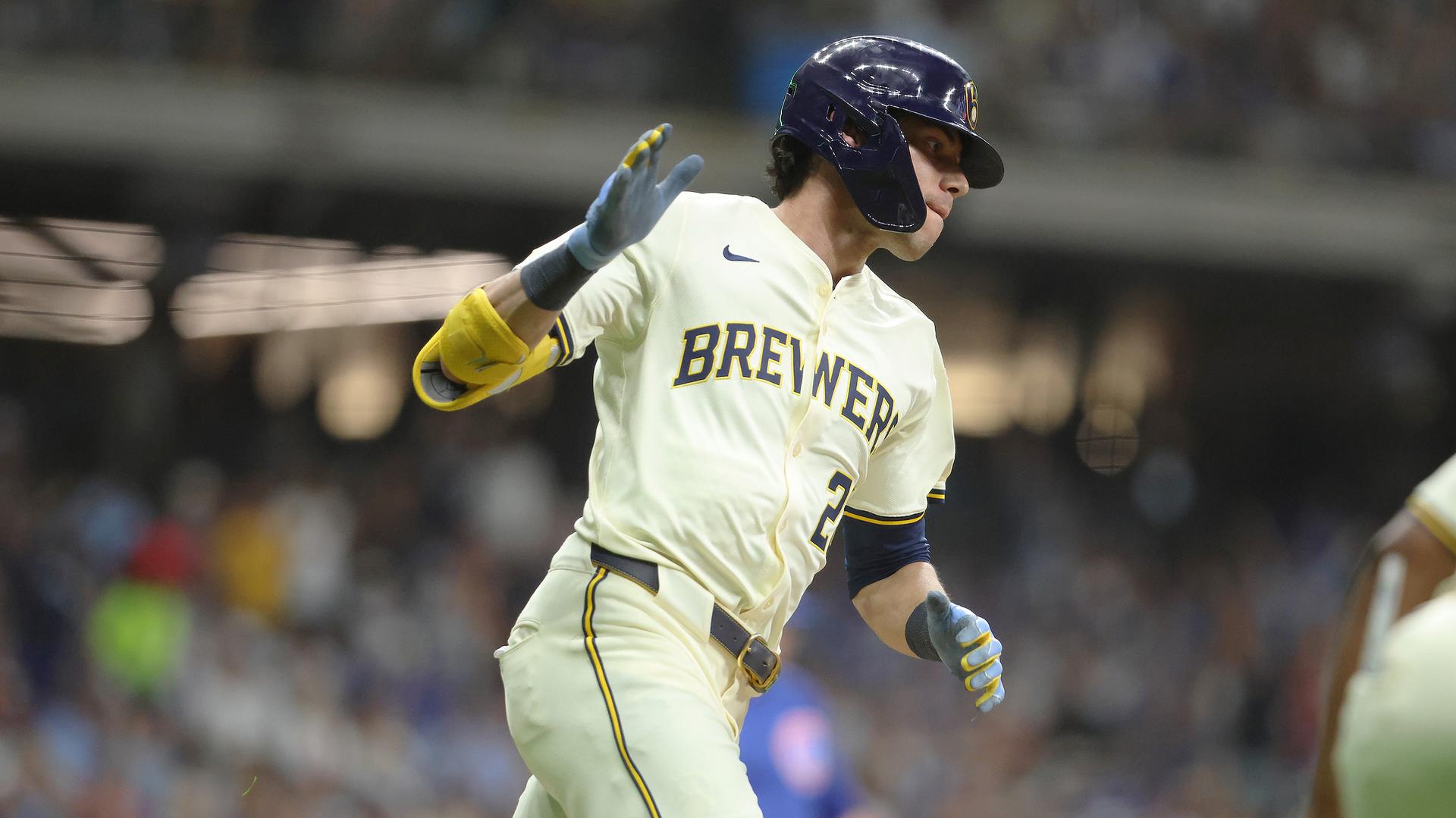 Christian Yelich rounds the bases after his home run vs. the Cubs