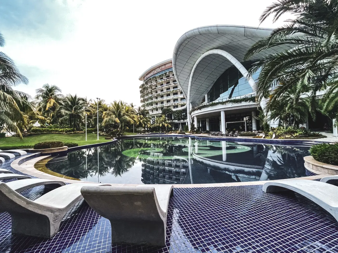 A half-filled pool in Forest City Golf Hotel.