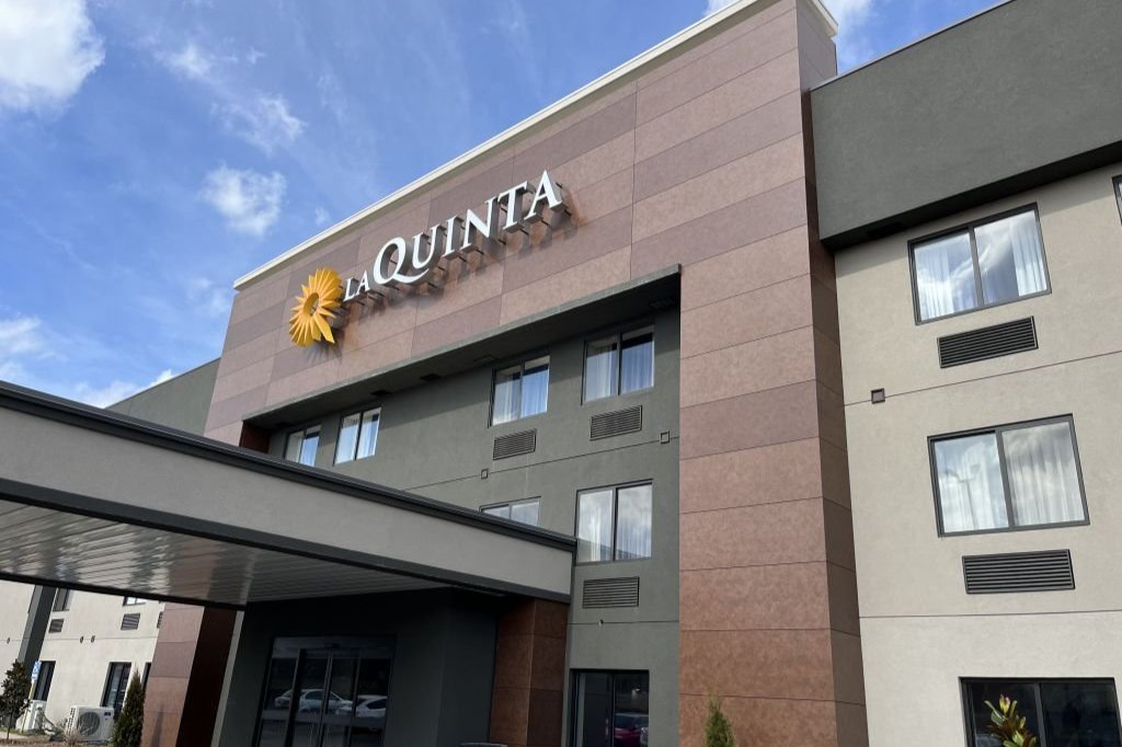 La Quinta Inn & Suites by Wyndham Nashville Airport - Nashville Airport