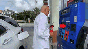 A man pump fuel to his car