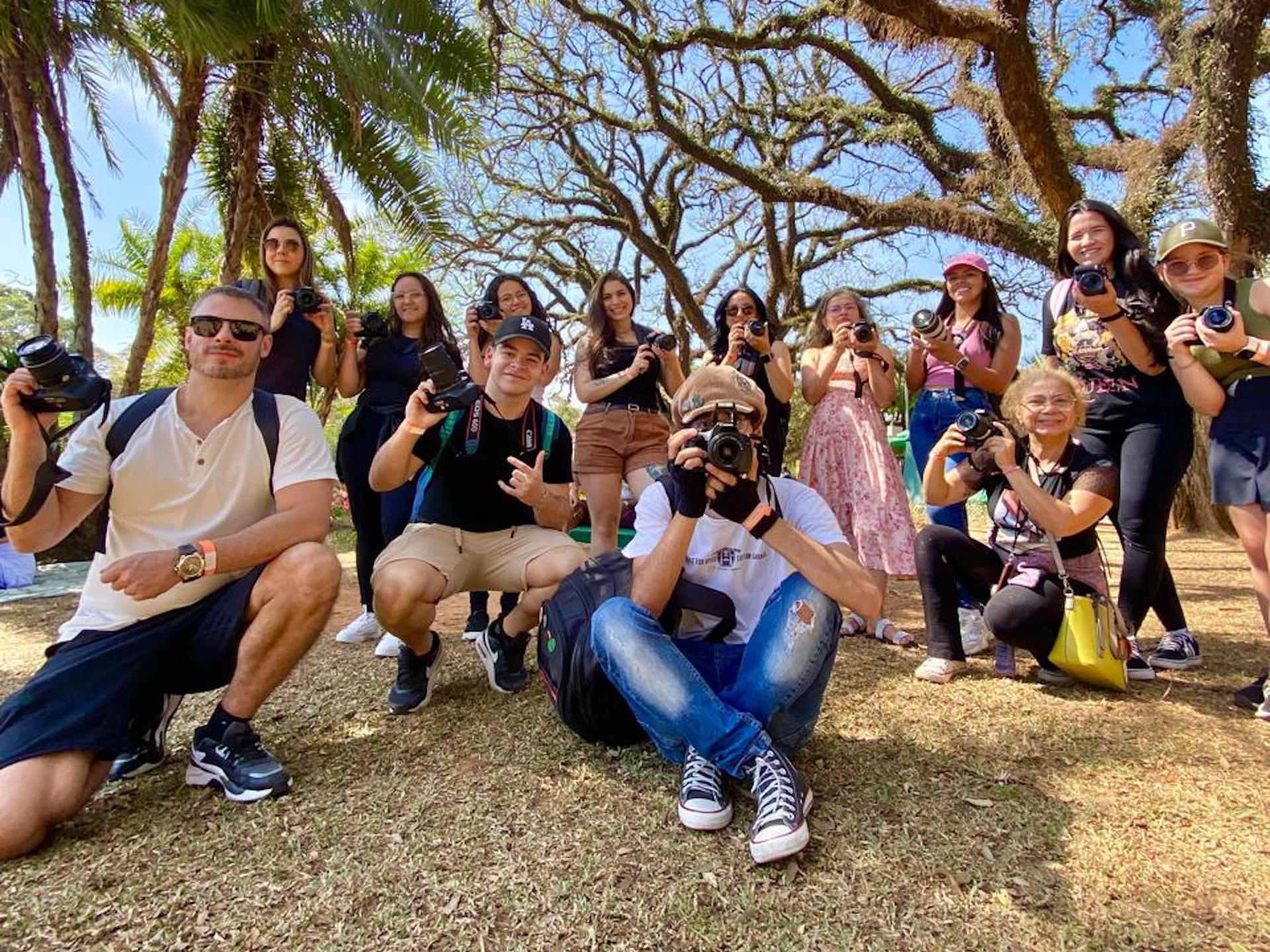 Alunos em aula presencial de fotografia na Pixel Escola Salvador