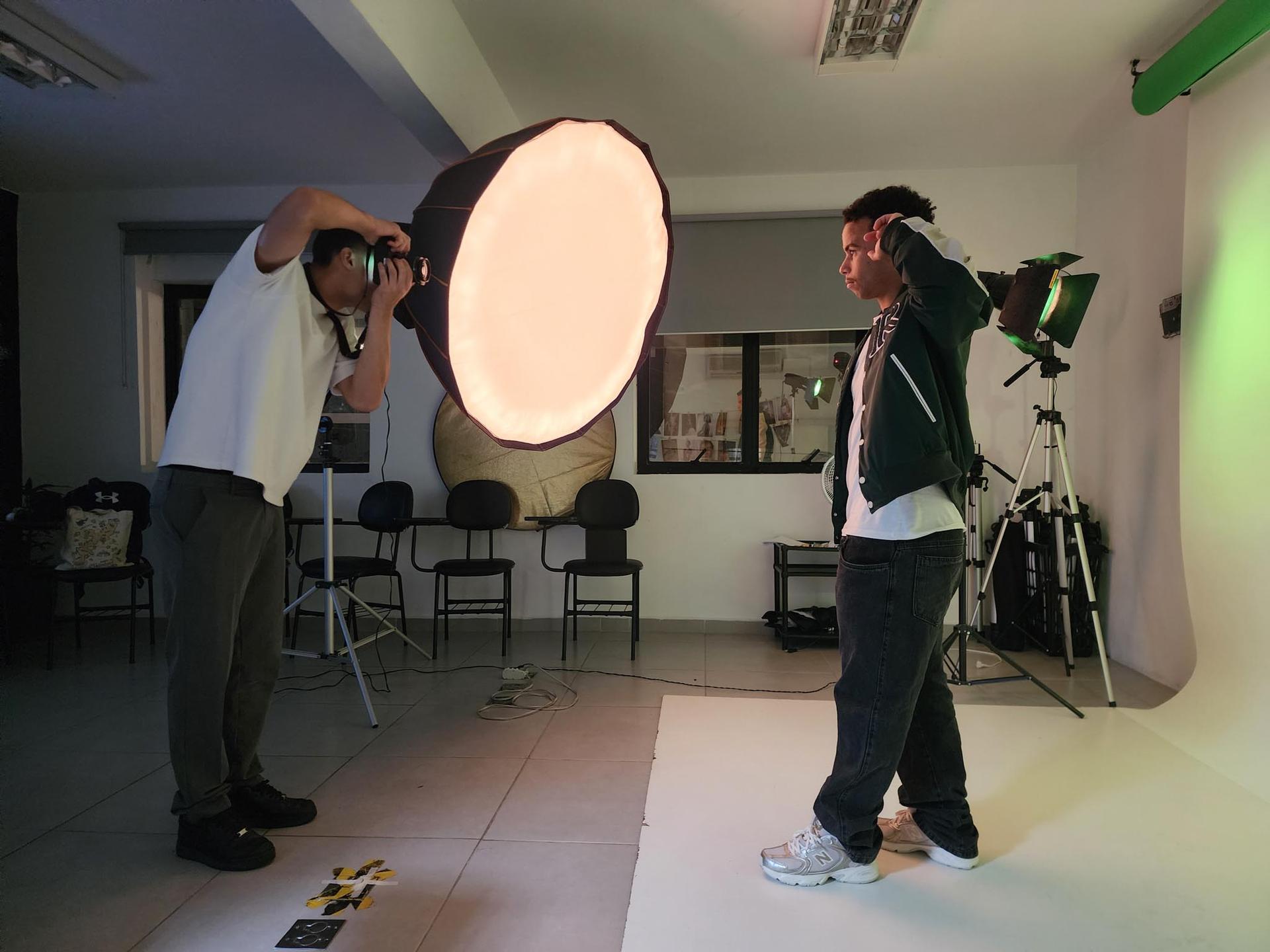 Prática fotográfica com câmera na Pixel Escola de Salvador