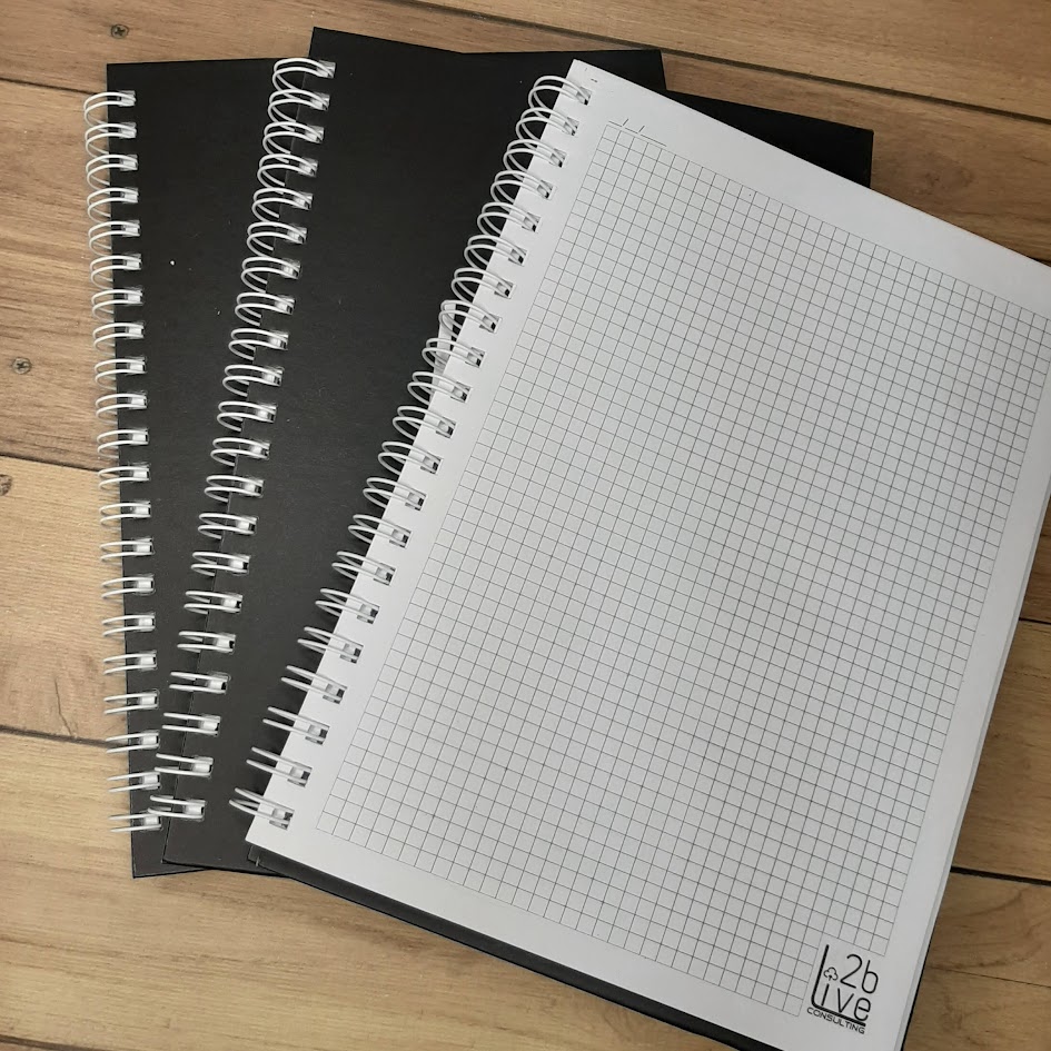 caderno com logo da empresa