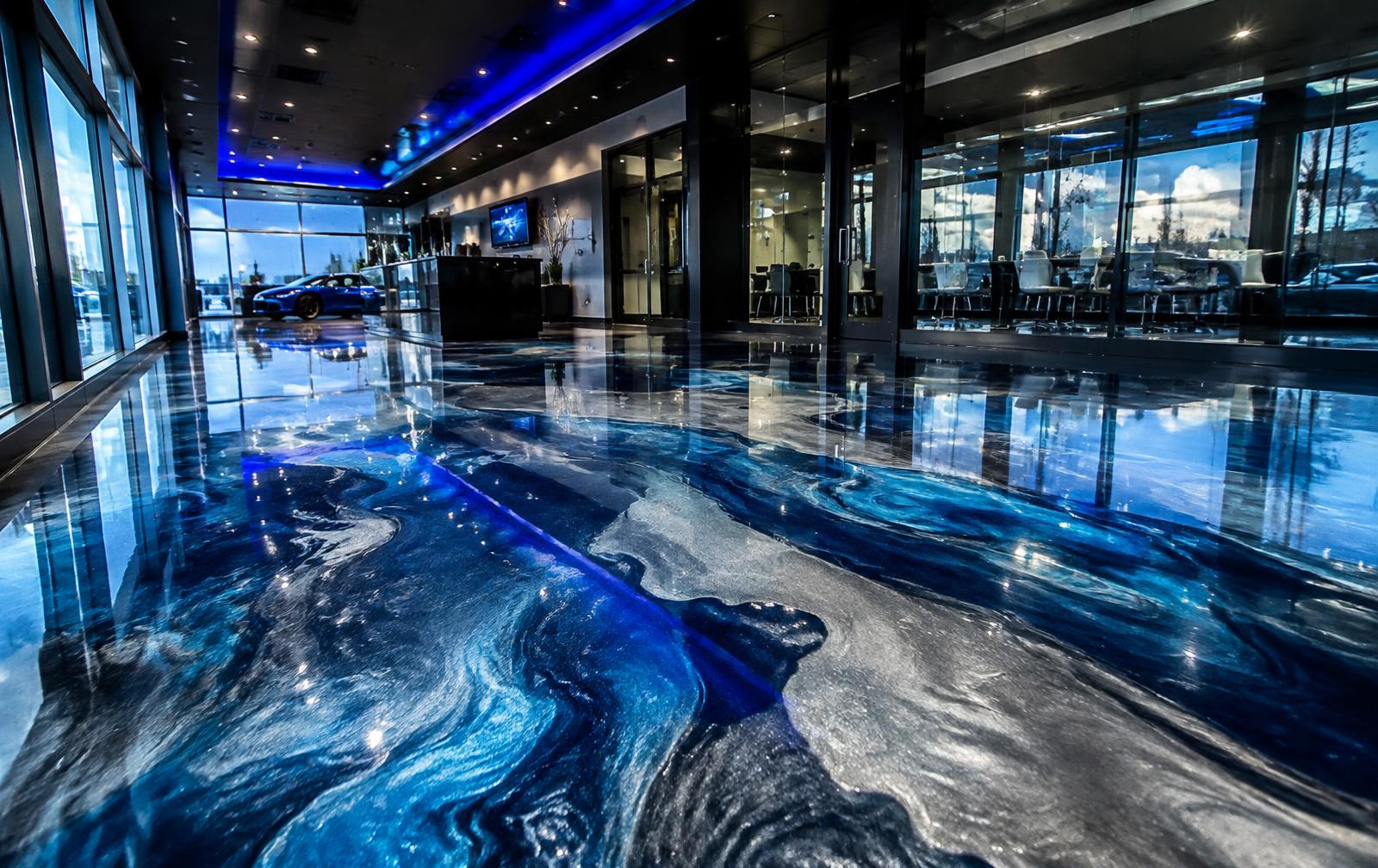 Piso com resina epóxi de alto brilho