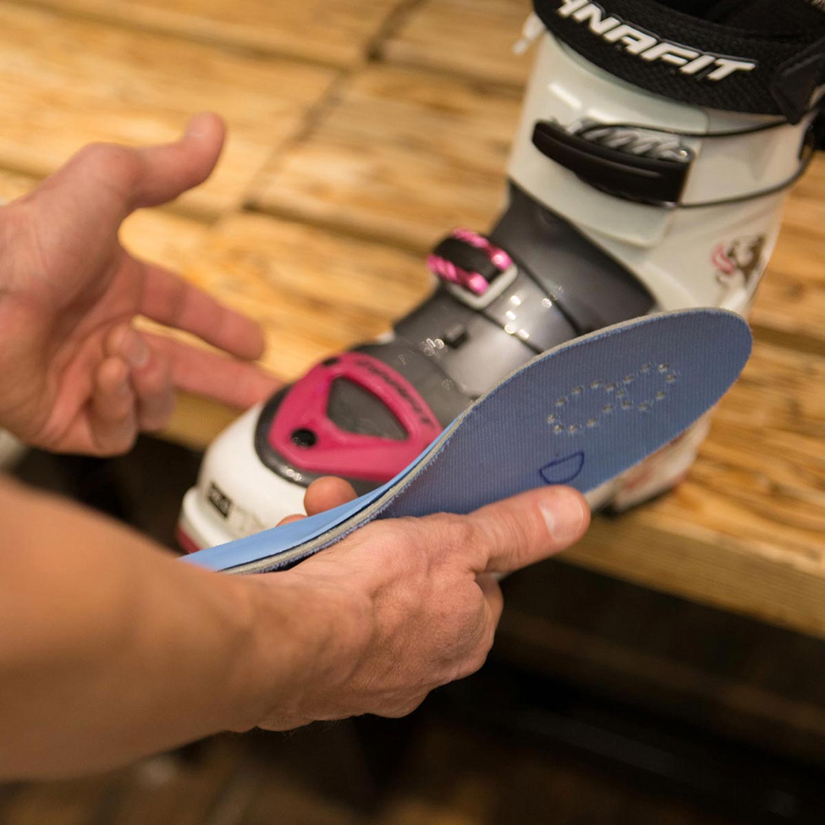 Transianer bei der Beratung fürs Bootfitting von Skischuhen