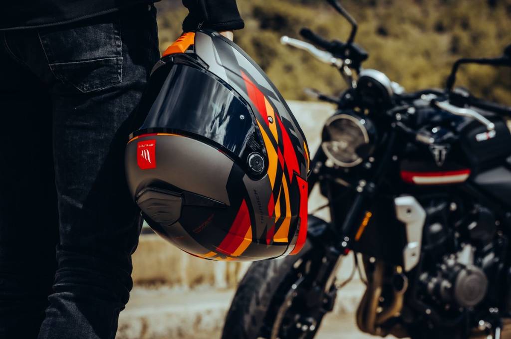 Capacete MT Thunder 4 SV