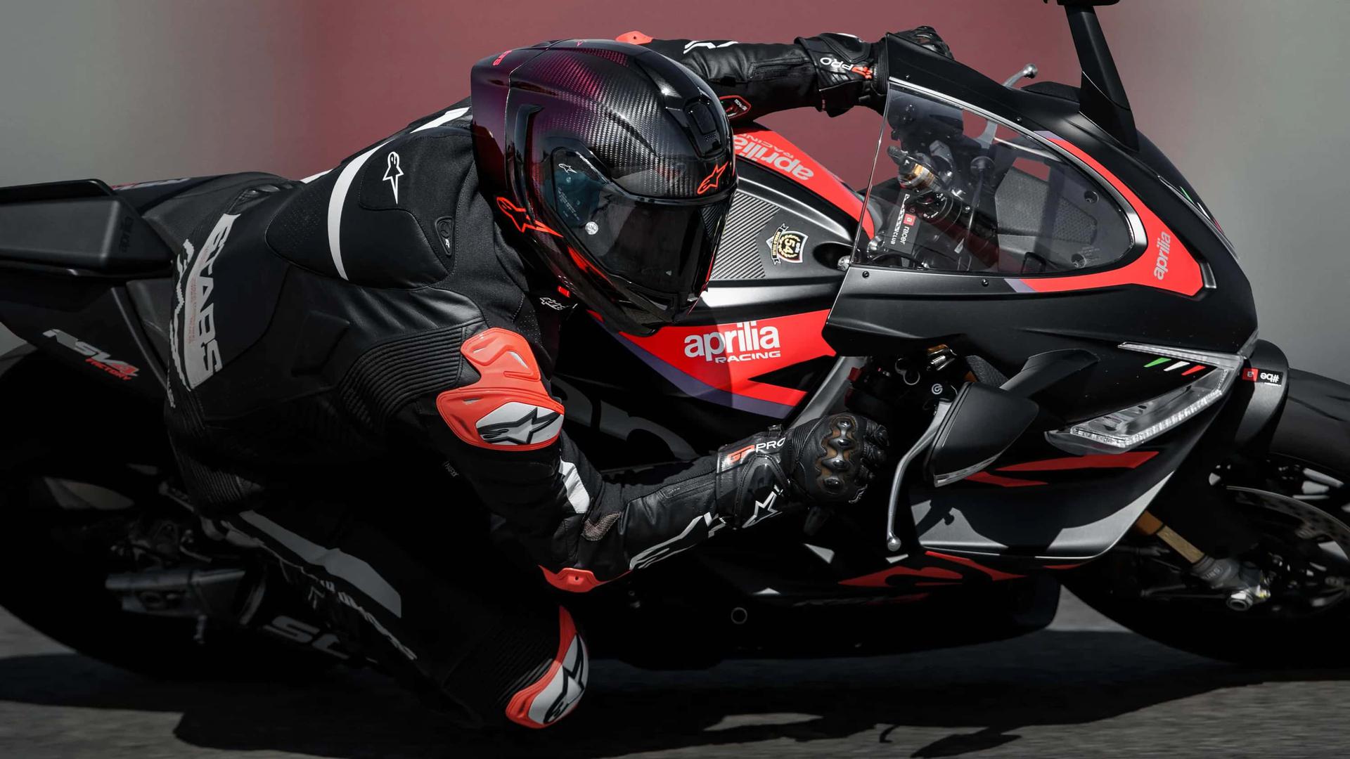 Conheça o Capacete Alpinestars Supertech R-10