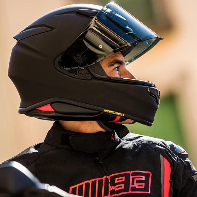 8 dicas para comprar capacete de moto