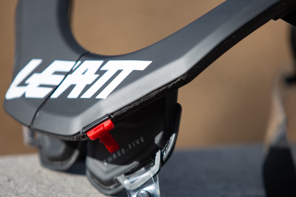 Como comprar protetor de pescoço para motocross, trilha e enduro ideal?