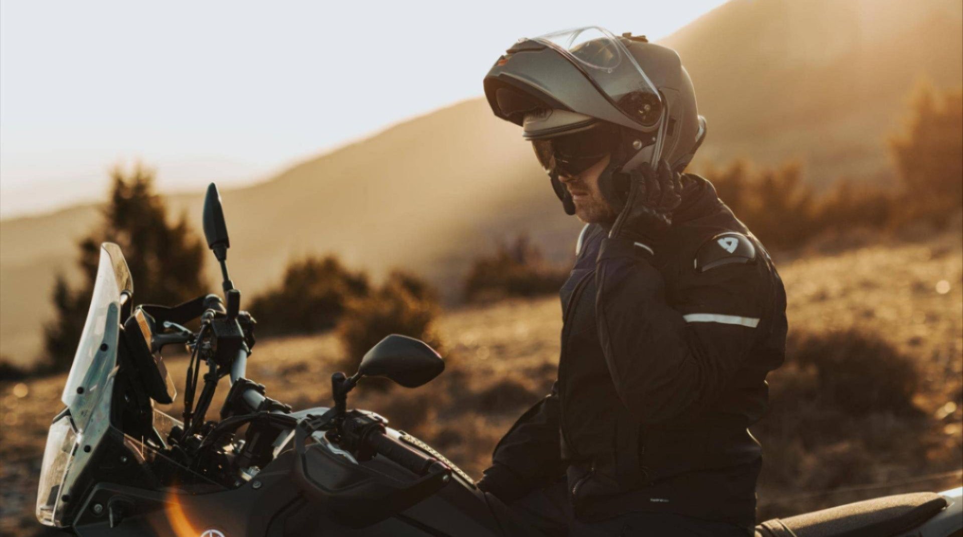 Conheça o Capacete Shoei Neotec 3 (Articulado)