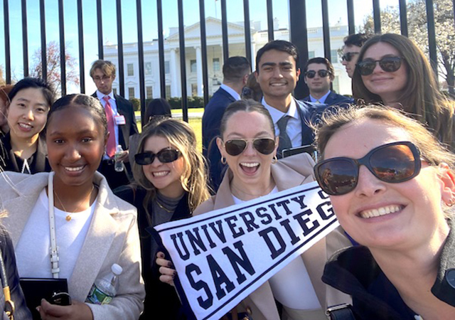 USD students pose in front of the White House