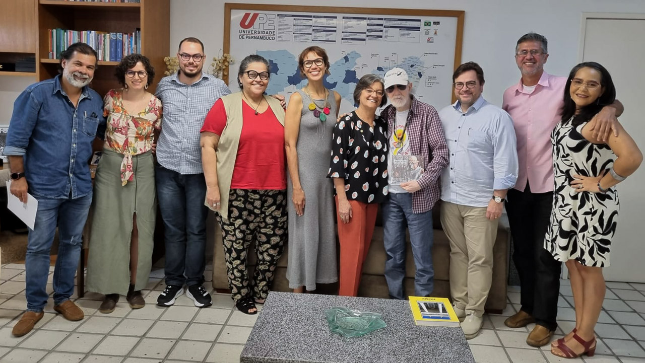 A reitora da UPE, Profª Socorro Cavalcanti. o diretor da Faculdade de Administração e Direto (FCAP) da UPE, Prof. Durval Lins, a coordenadora do Núcleo de Diversidade e Identidades Sociais/NDIS/UPE, Profa.Maria Lana Monteiro, a professora Mariana Valença, o coordenador de Cultura da PROEC, Professor Renan Cabral, o presidente do IBF, Eduardo Araújo, o vice-presidente do IBF Maestro Ademir Araújo, Lucélia Albuquerque e Alexandre Souza, fundadores e integrantes do GT do IBF, durante o encontro.