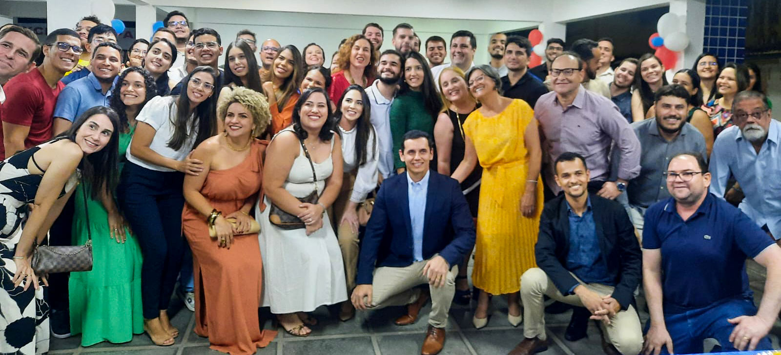 Docentes, técnicos, estudantes, colaboradores e egressos do curso de Medicina da UPE-Campus Serra Talhada, durante a solenidade de comemoração.