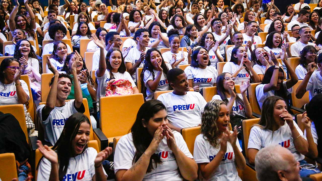 Estudantes do PREVUPE durante a aula inaugural de parte dos polos da Região Metropolitana do Recife