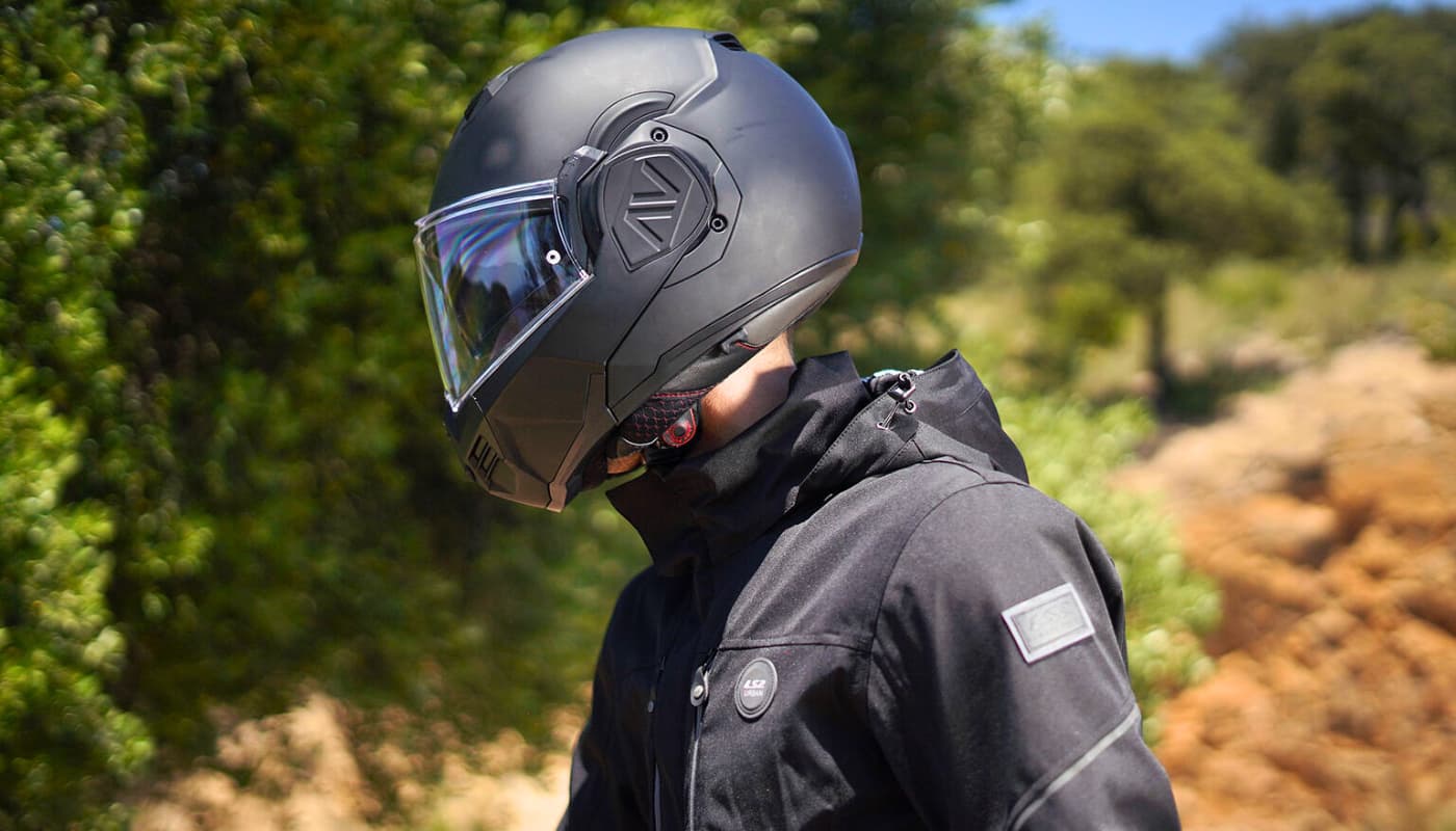Conheça o Capacete LS2 Advant FF906