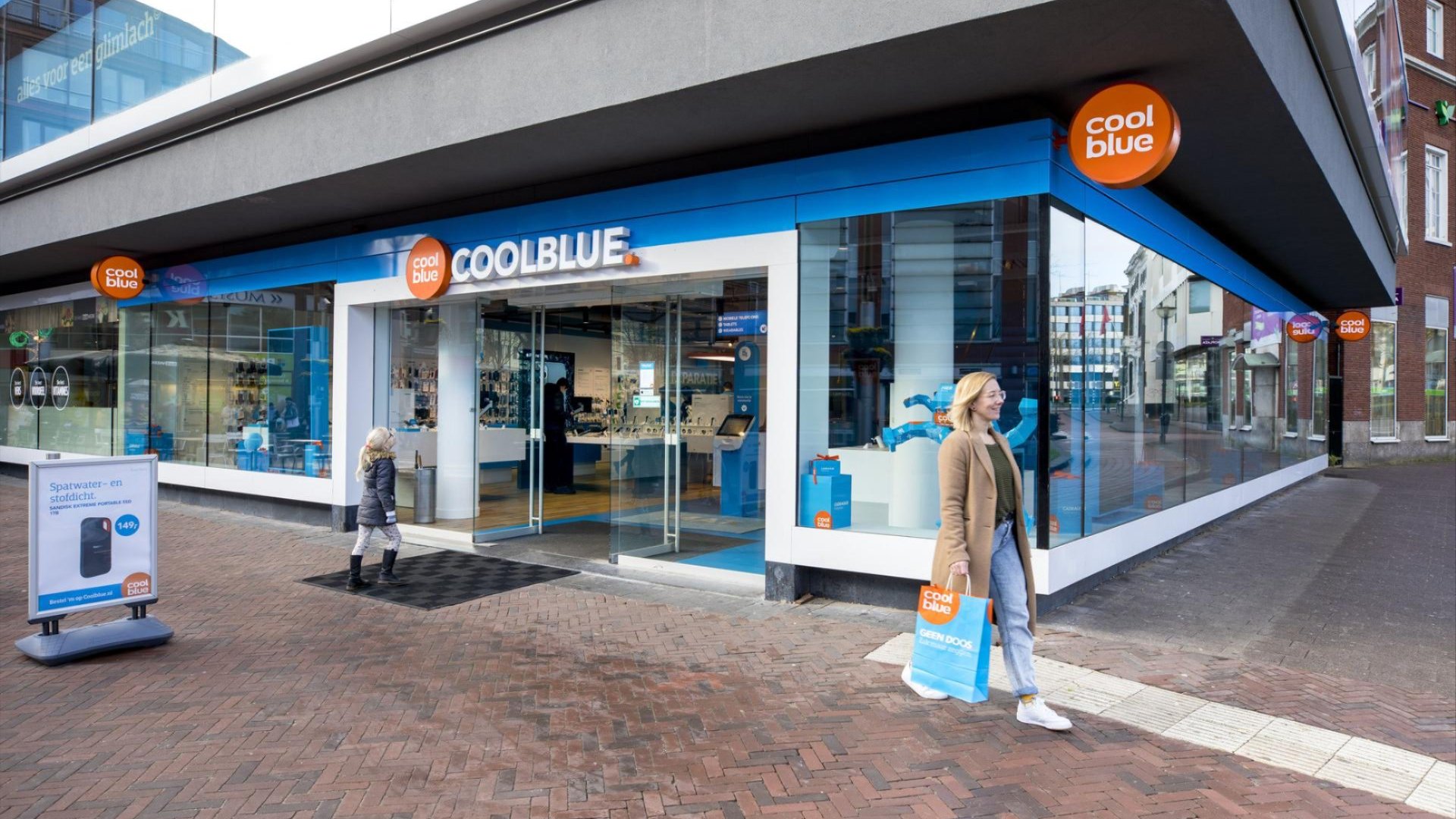 Coolblue opent deze zomer winkel in Almere Centrum: 40 medewerkers gezocht!