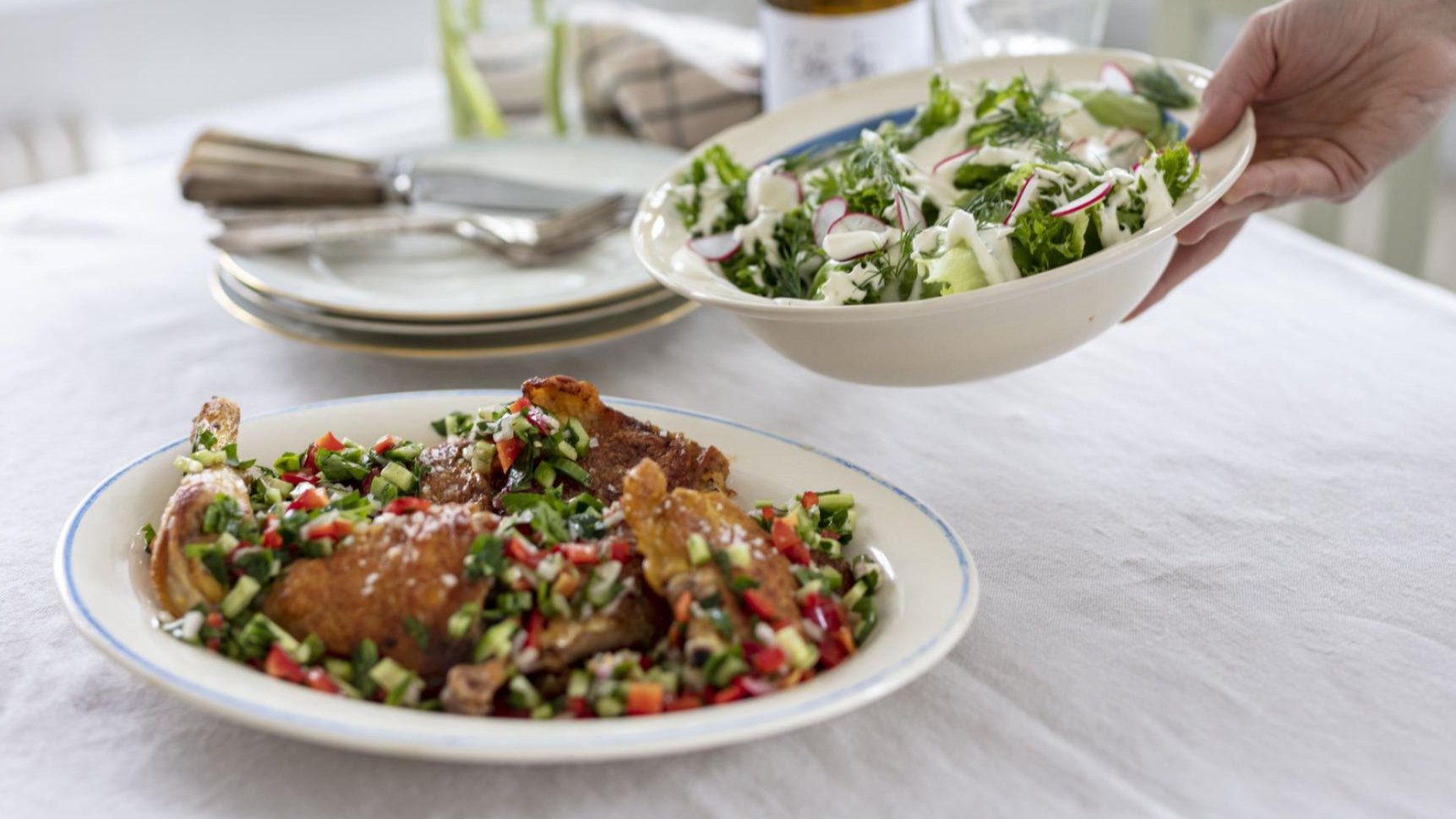 Saftige kyllingelår med peberfrugtsalsa