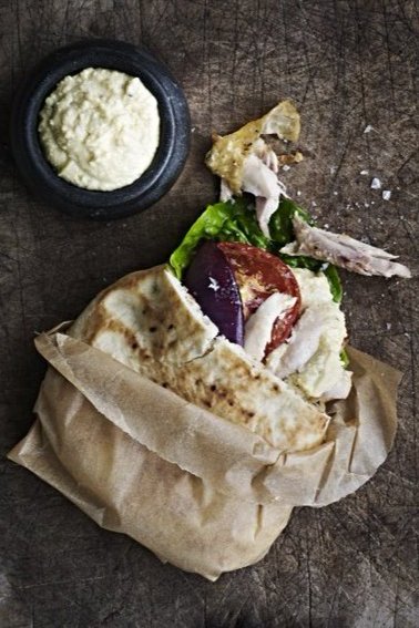 Pita med hummus og kylling