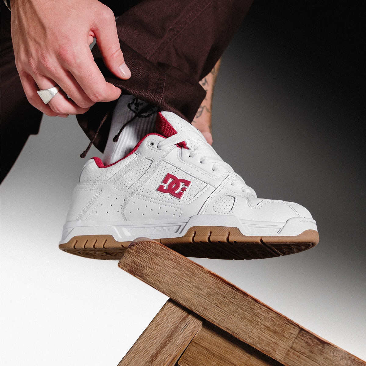 SHOES ESSENTIALS