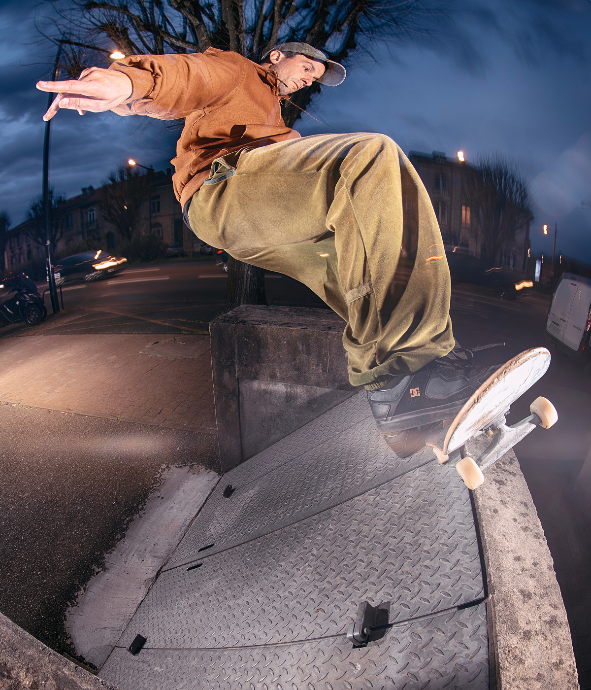 DC METRIC X LEO VALLS