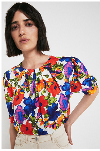 Pleat Neck Top In Print With Short Sleeve