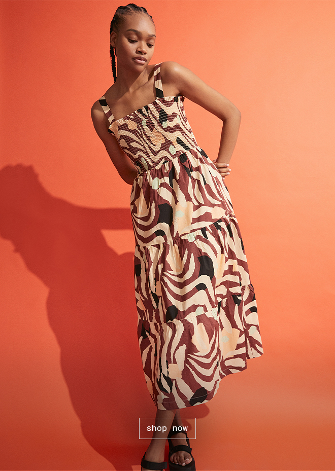 STAPLE STYLES: A VERSATILE DRESS Shop Now >>