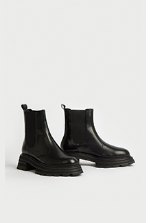 real leather ribbed gusset chelsea boot