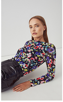 Printed Mesh Gathered Seam Top