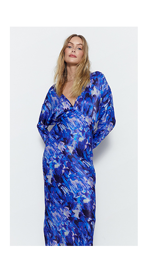 blurred abstract print satin batwing dress