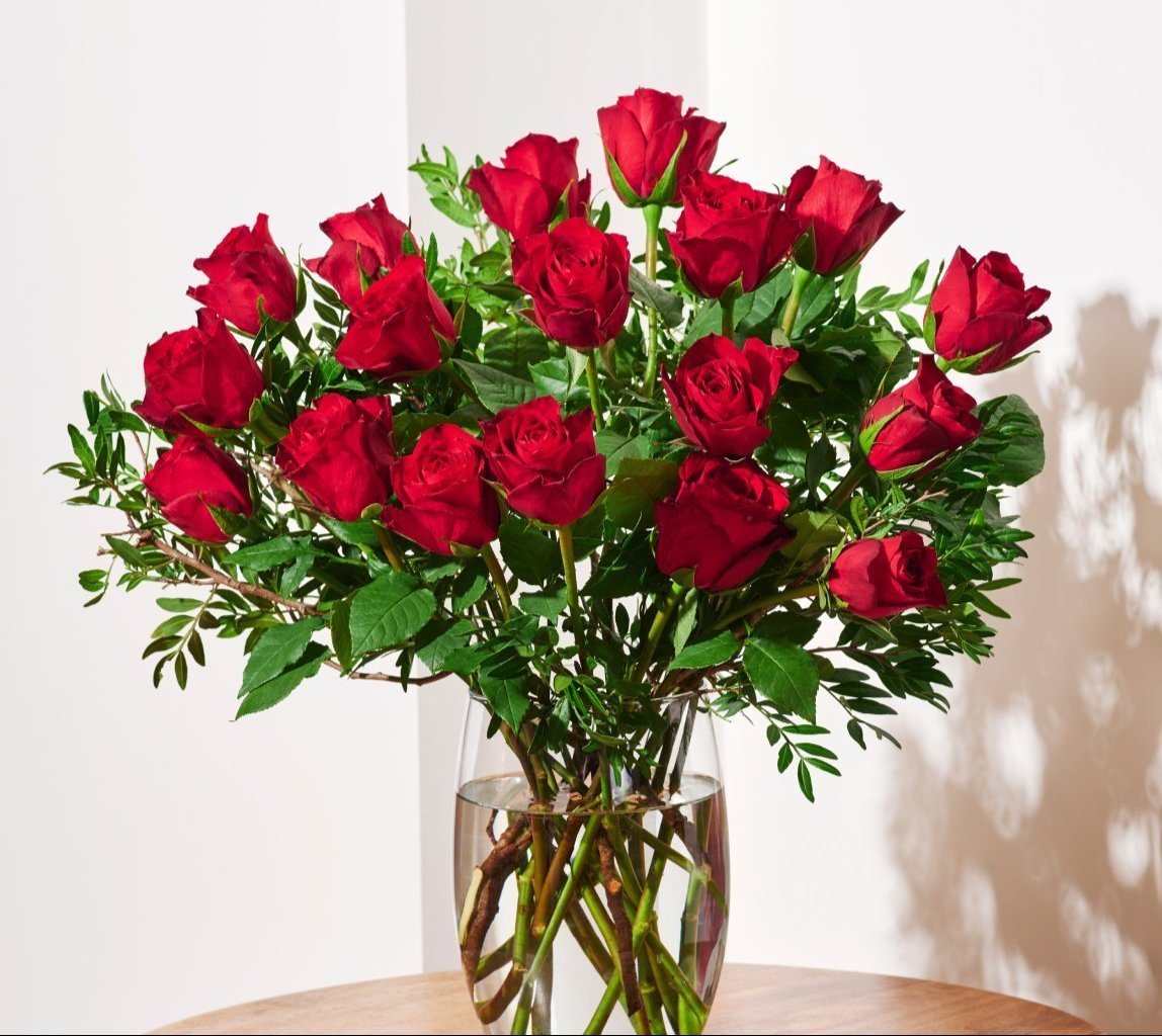 18 red roses